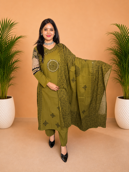 Mehendi Grace Angrakha Suit Set